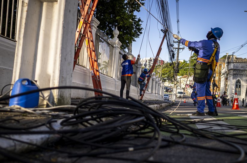 Ilumina já organizou mais de 64 quilômetros de rede com o Projeto Poste Limpo em Maceió