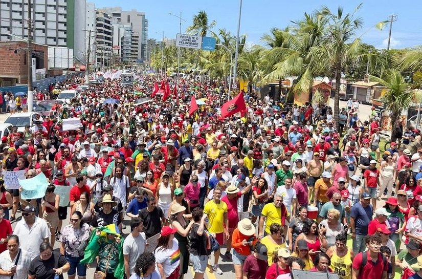 Manifestantes vão às ruas em Maceió contra PL da Anistia e PEC da Blindagem