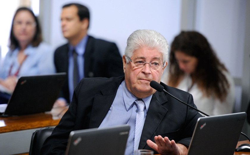 Lobão designa Eduardo Braga como relator da indicação de Alexandre de Moraes