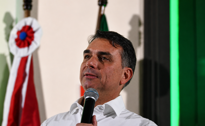 Flávio Bolsonaro na campanha em Maceió