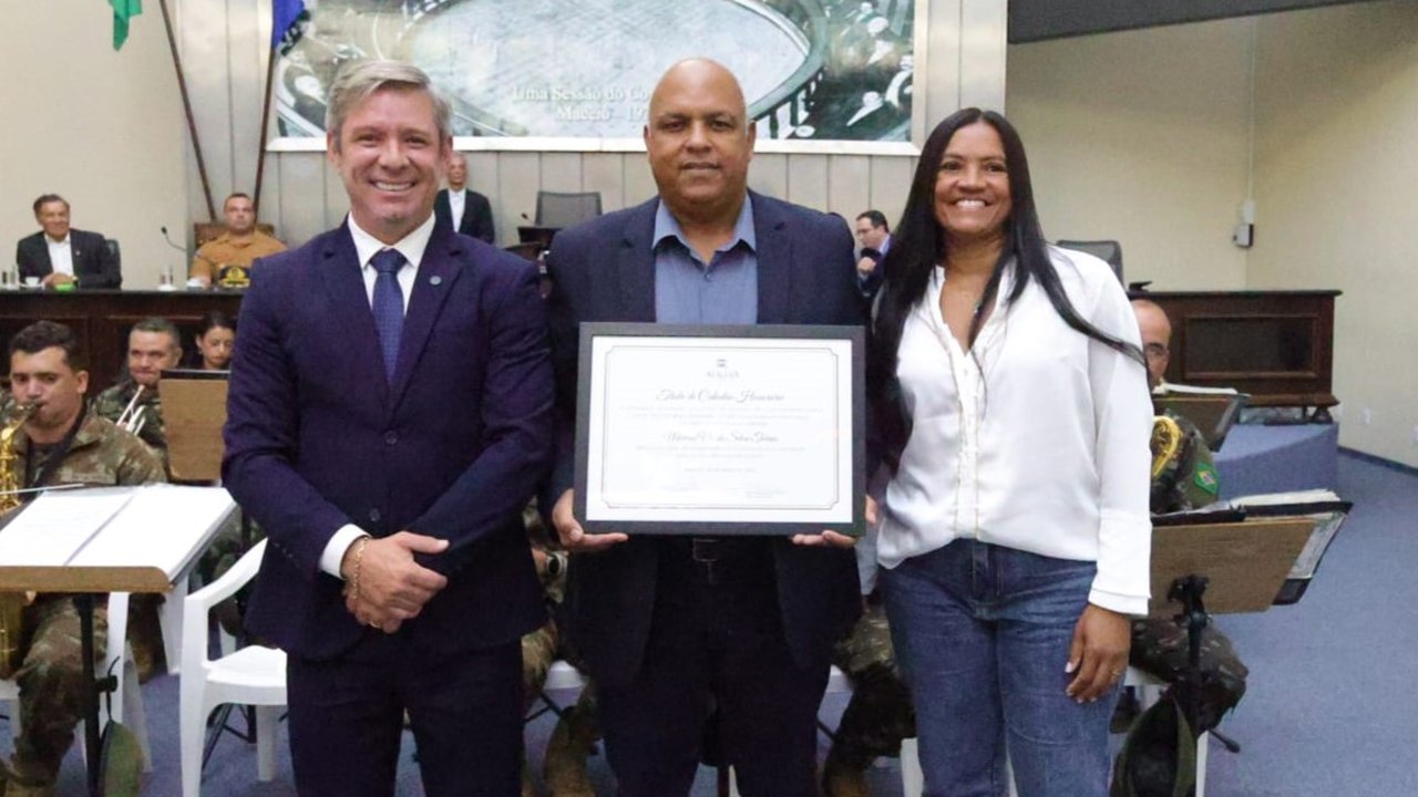 Sessão solene celebra Dia do Exército e capitão do 59º BIMtz recebe Título de Cidadão Honorário