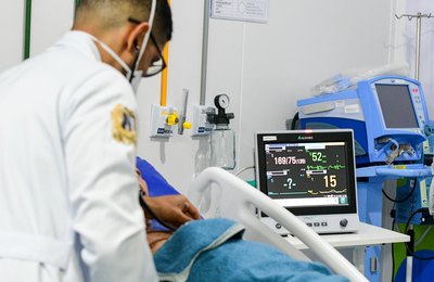 Rede estadual de saúde está preparada para atender vítimas de intoxicação por metanol em bebidas
