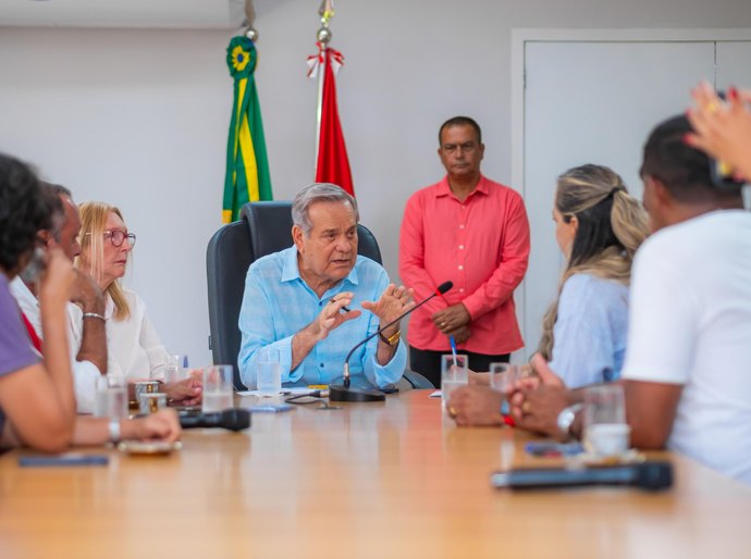Governador em exercício recebe representantes sindicais no Palácio República dos Palmares