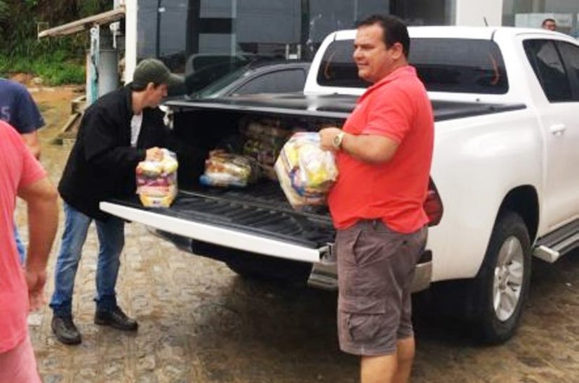 Prefeito comanda resgate e socorro às vítimas das chuvas em Paripueira