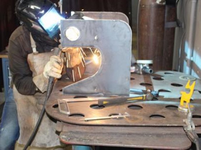 AL terá de qualificar 93 mil trabalhadores em profissões industriais entre 2017 e 2020