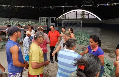 Cinco toneladas de peixes são entregues à população anadiense