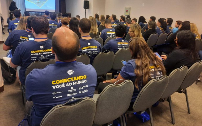 Destino Alagoas: Setur promove turismo em evento para agentes de viagem na Bahia
