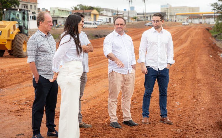 Ampliação da Marginal do Piauí começa receber calçada e ciclovia em Arapiraca