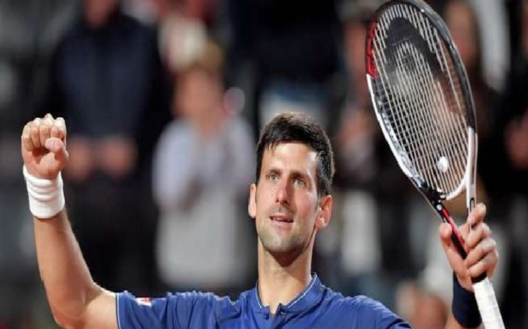 Djokovic bate Medvedev em Adelaide e se torna 4º tenista com mais finais