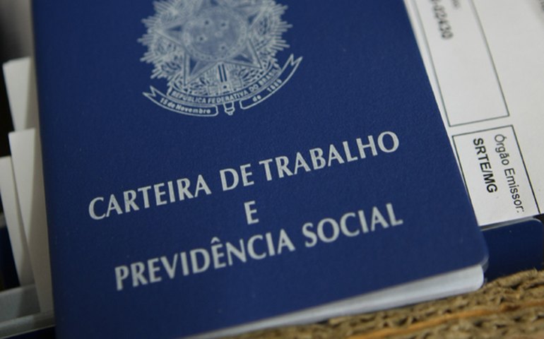 Pesquisa mostra crescimento da população com carteira assinada