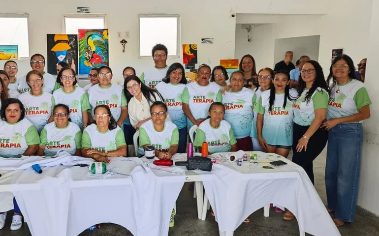 Pacientes psiquiátricos de Santana do Mundaú curam suas dores na arteterapia