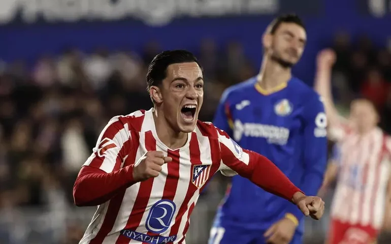 Atalanta atravessa Roma e encaminha compra de Raspadori