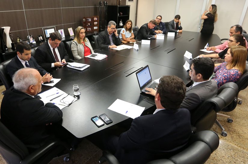 Presidência discute pleitos dos servidores com dirigentes dos sindicatos