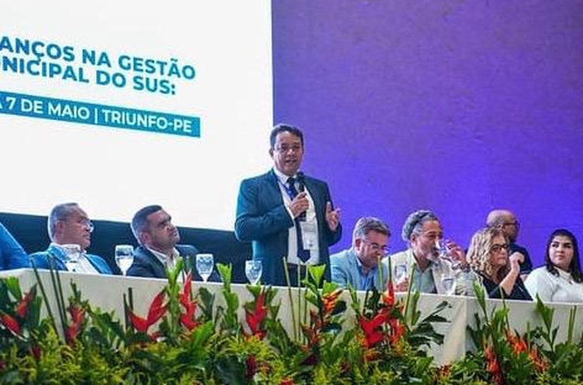 Rodrigo Buarque reforça importância de discutir estratégias para gestão eficaz do SUS