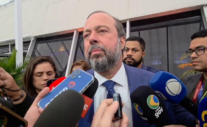 Brasil estava partindo para o isolamento mundial no governo Bolsonaro, afirma ministro Silveira