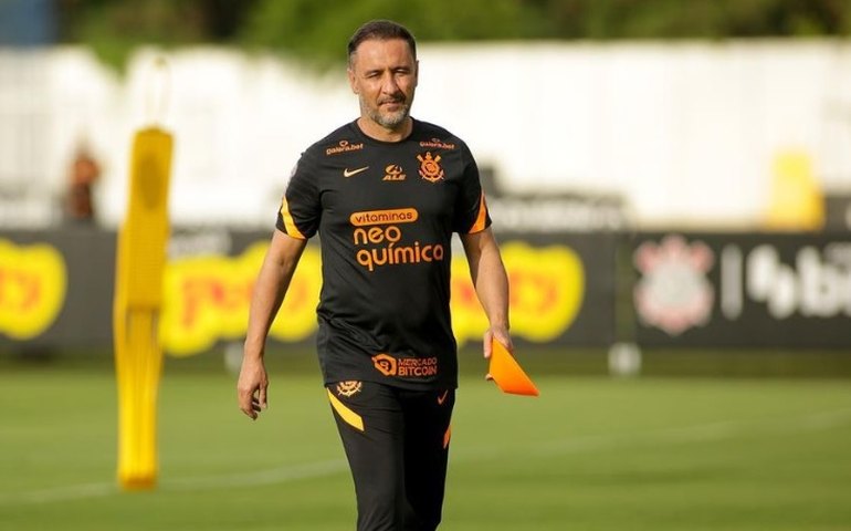Vítor Pereira diz que 'dificuldade financeira' do Corinthians também contribuiu para saída