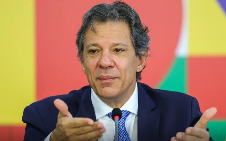 Haddad critica especuladores por não reduzirem preço do diesel e cobra ação da ANP