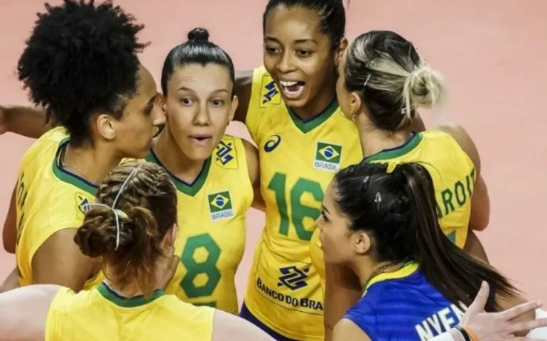 Brasil sofre contra os EUA e perde a 1º na Liga das Nações de Vôlei Feminino