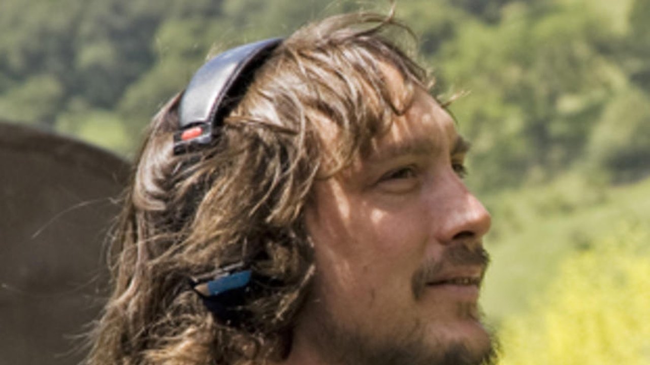 Nicolas Becker conta como foi reproduzir a surdez em filme cotado para o Oscar
