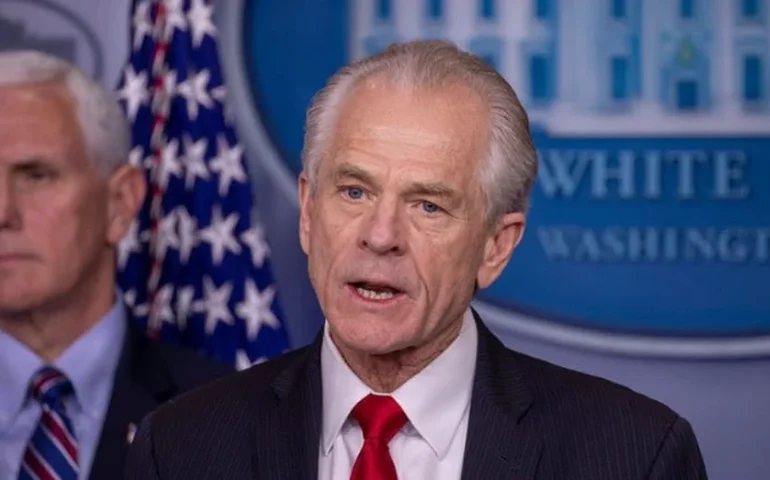 Navarro retoma críticas a Powell e culpa juros altos por perdas bilionárias à economia dos EUA