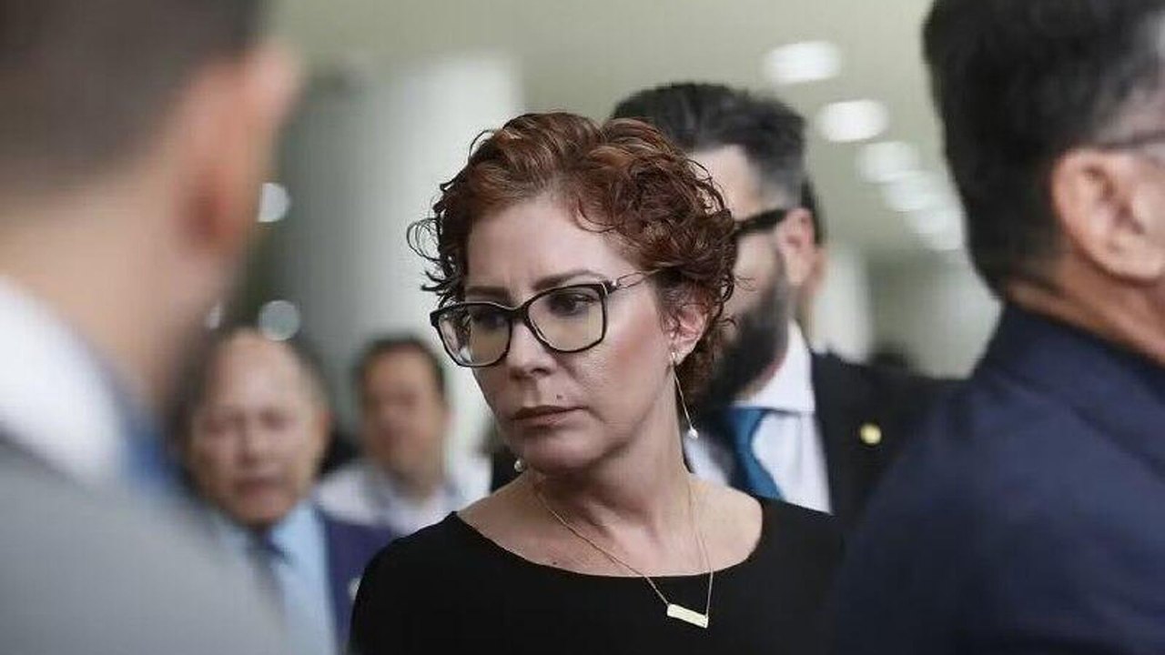 Prisão de Zambelli é mantida pela Justiça da Itália durante processo de extradição para o Brasil