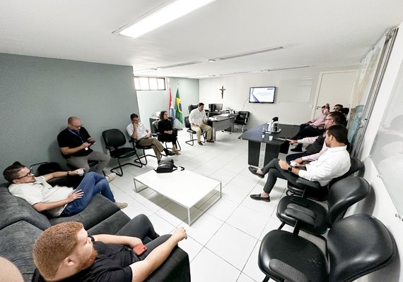 Secretário de Infraestrutura apresenta andamento das obras no Estádio Rei Pelé a vereadores de Maceió