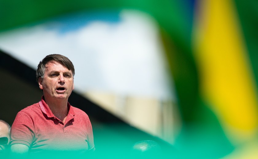 Cristofascismo em 7 atos: como Bolsonaro usou a alegoria da Páscoa para não perder popularidade