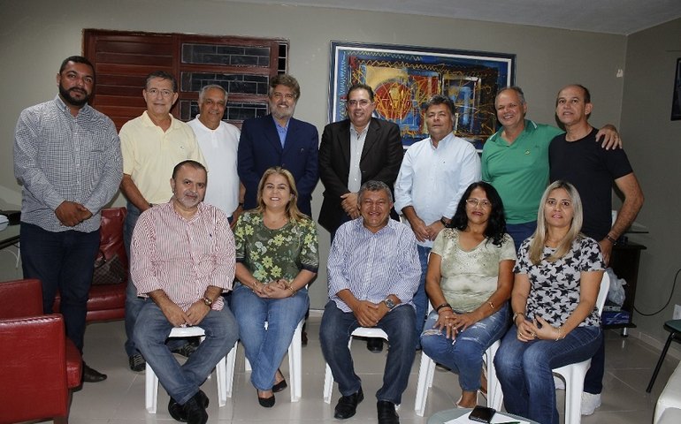 Partidos fecham a 1ª coligação de federal buscando a maior sobra