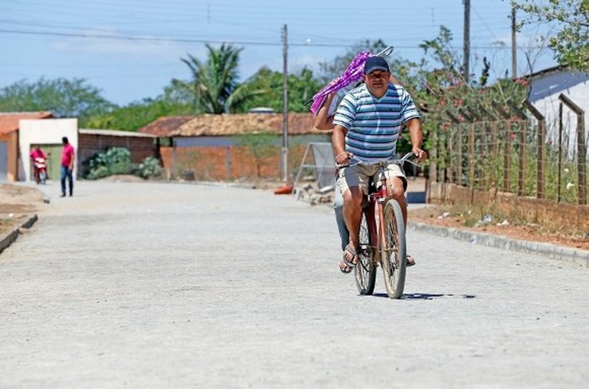 Renan Filho assina ordem de serviço de pavimentação da AL-220