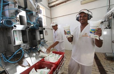 Governo de Alagoas garante manutenção do Programa do Leite em 2017