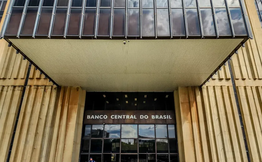 Selic no fim de 2025 continua em 15%, projeta Focus