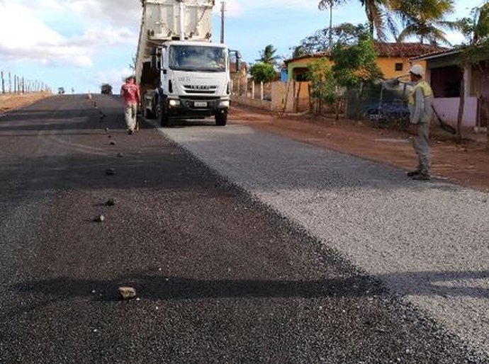 Luciano Barbosa visita obras de rodovia que liga Olho D’Água Grande à BR-101