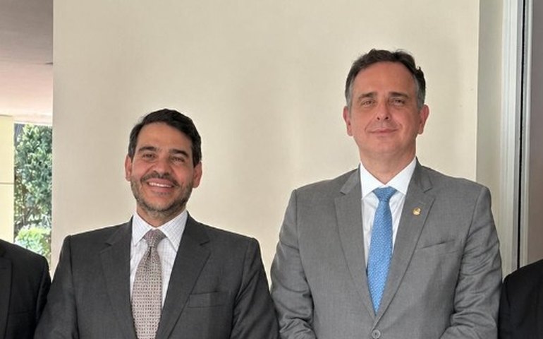 Pacheco posa para foto em almoço com Messias e declara apoio na véspera da sabatina no Senado