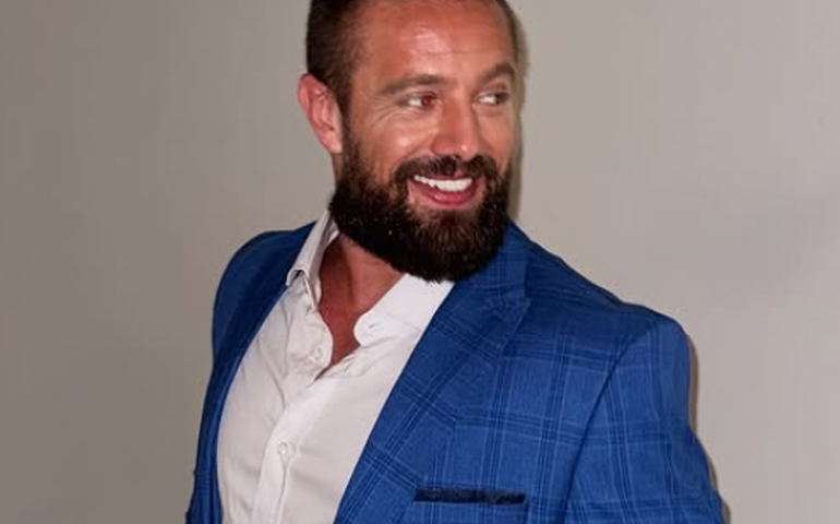 Rafael Cardoso assume vício em drogas e lamenta afastamento dos filhos: 'Não estou curado'