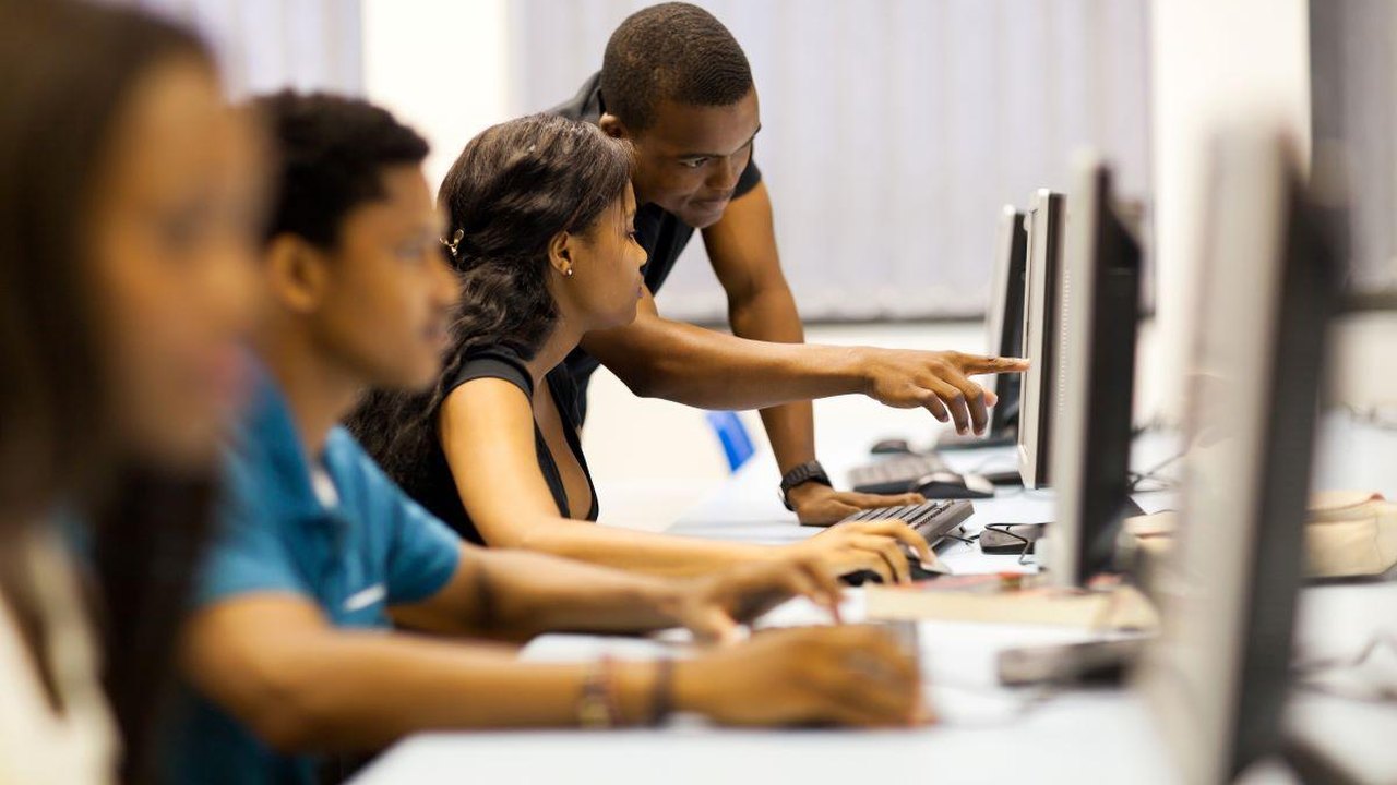 Servidores das redes públicas municipais de ensino de AL podem participar de curso gratuito sobre Educação das Relações Étnico-Raciais e Quilombolas