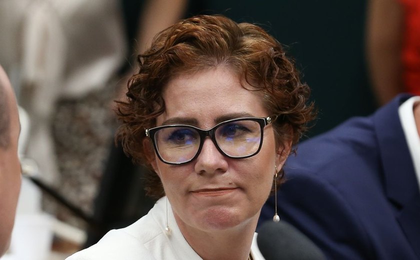 Condenada a dez anos de prisão, Carla Zambelli é detida na Itália