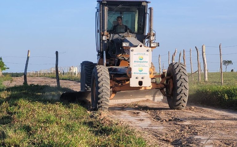 Prefeitura de Branquinha realiza melhorias nos acessos à zona rural