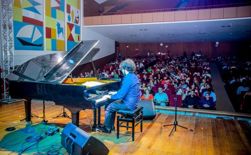 Festival de Música de Penedo é encerrado com desfile de bandas, grupo afro, Orquestra da Ufal e concerto de piano
