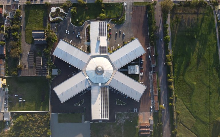 Cemitério promove feira de adoção de pets e ação sustentável