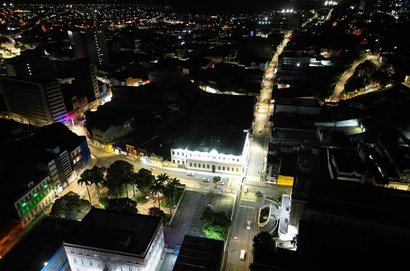 Ruas do Centro de Maceió têm iluminação pública modernizada com tecnologia LED