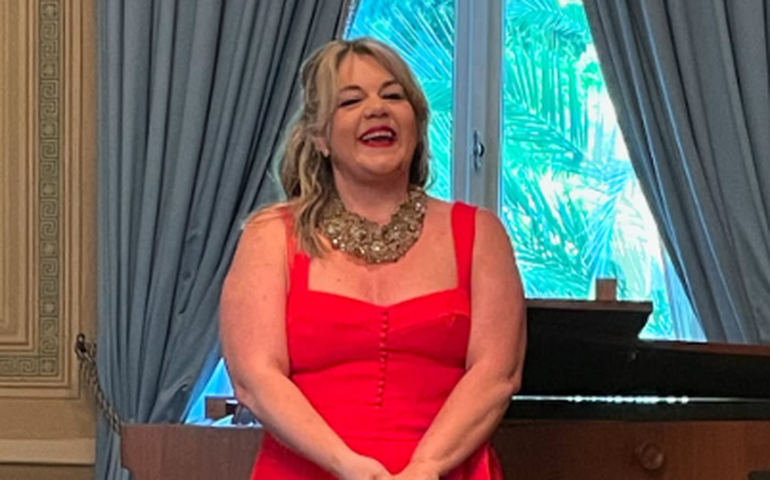 Brasileira será condecorada pela Família Real Britânica com mesma honraria de Adele