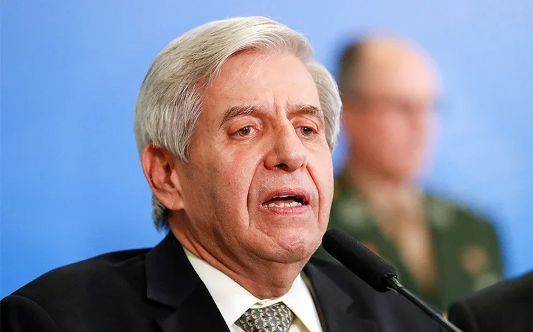 Quebra de tradição militar: Heleno e Paulo Sérgio ficam presos sob comando de general de patente inferior