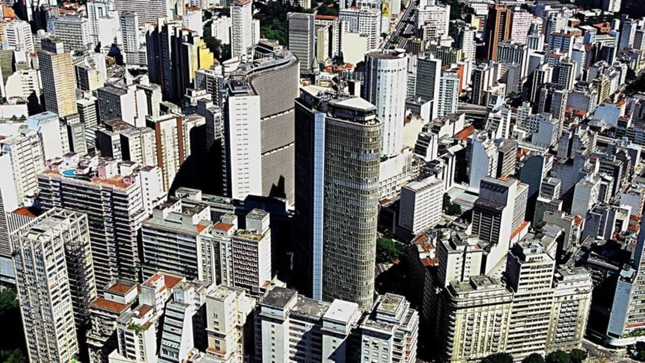 Lojistas satélites indicam alta de 2,63% nas vendas de Natal de 2021 ante 2019