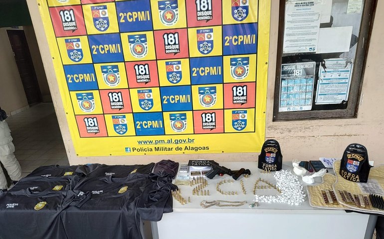 Homem é preso pela PM em Maceió com arma, drogas e fardamento da Polícia Civil