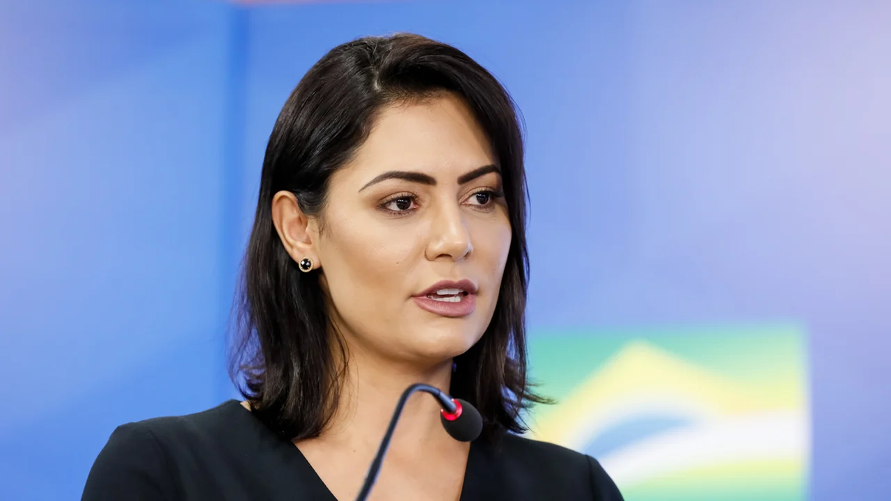 Presidente do PL no Ceará contraria Michelle Bolsonaro e assegura apoio a Ciro Gomes