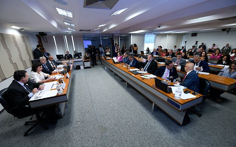 Saúde: senadores defendem atenção primária e vacinação em audiência com Nísia