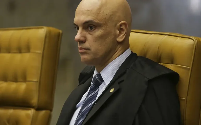 Moraes nega devolução de celular apreendido com ex-assessor do TSE