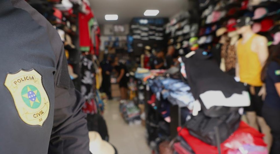 Receita Federal deflagra operação para apreender produtos falsificados no Centro de Aracaju; VÍDEO