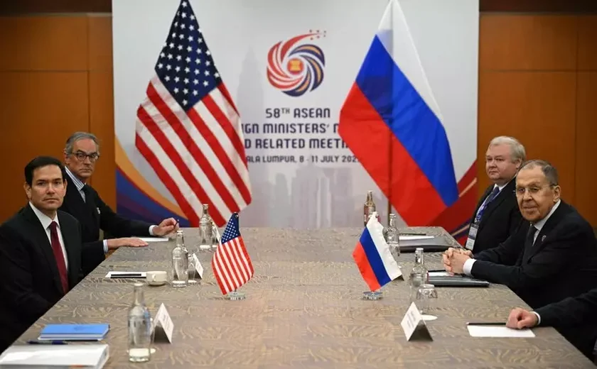 Rubio e Lavrov discutem 'nova abordagem' sobre Ucrânia