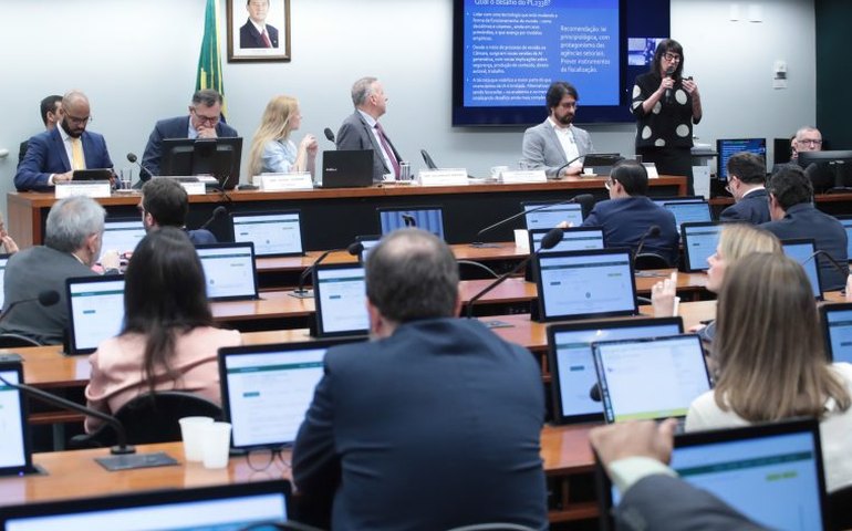 Especialistas voltam a defender flexibilização e soberania no uso da IA no Brasil